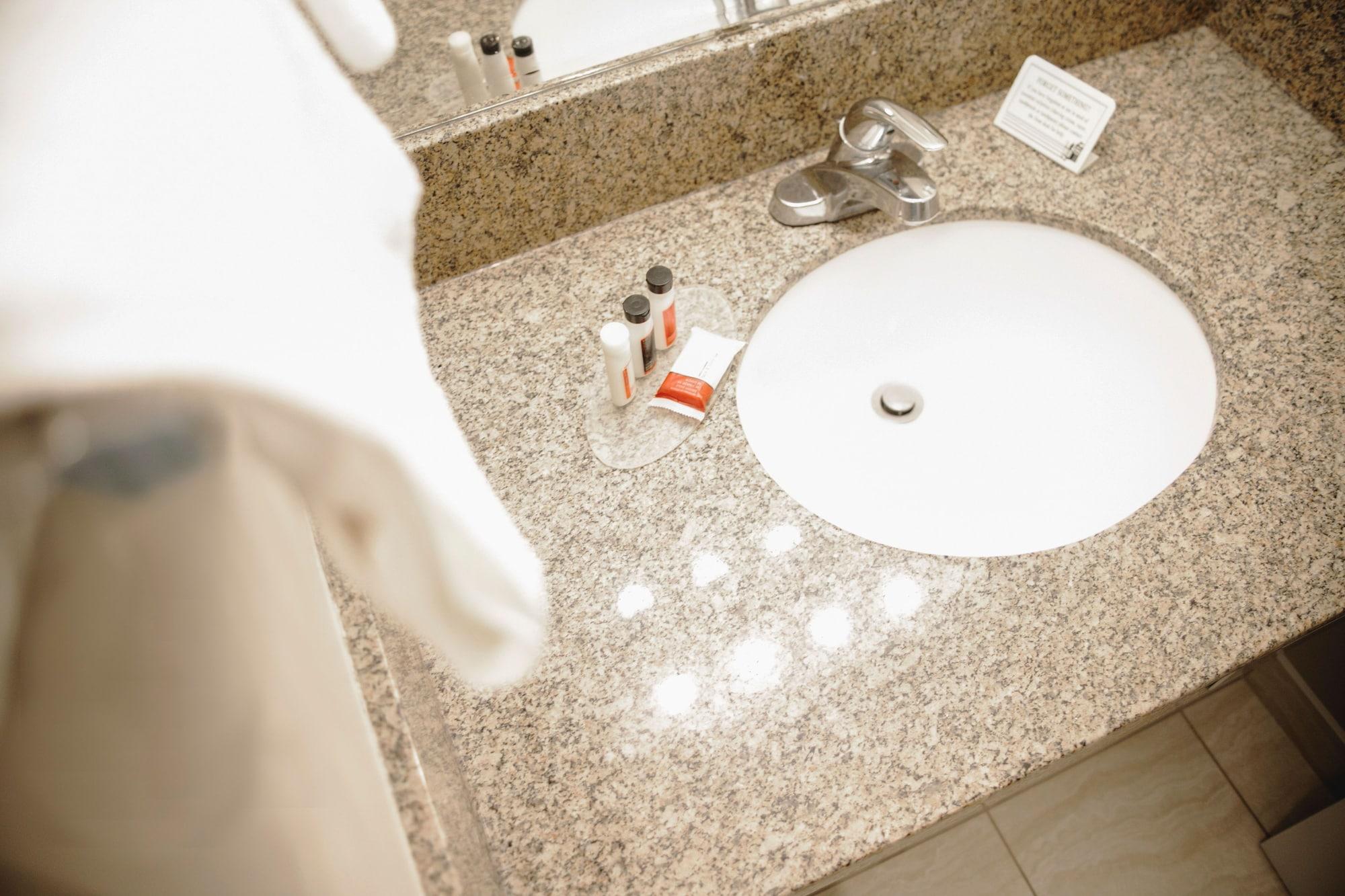 Ramada By Wyndham Hotel Quesnel Luaran gambar