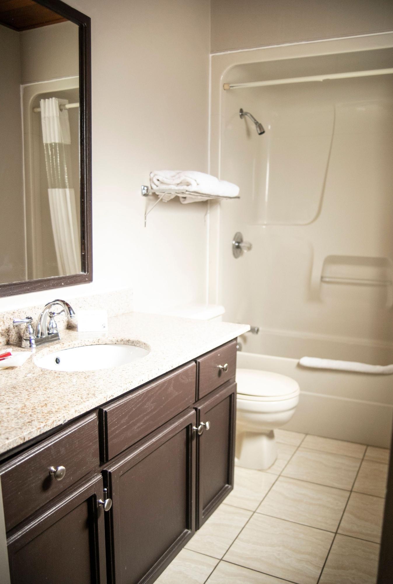 Ramada By Wyndham Hotel Quesnel Luaran gambar