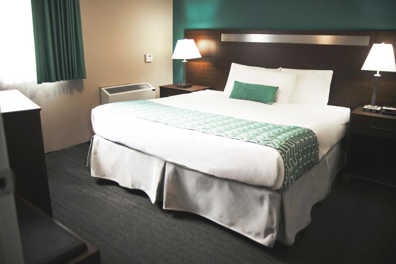 Ramada By Wyndham Hotel Quesnel Luaran gambar