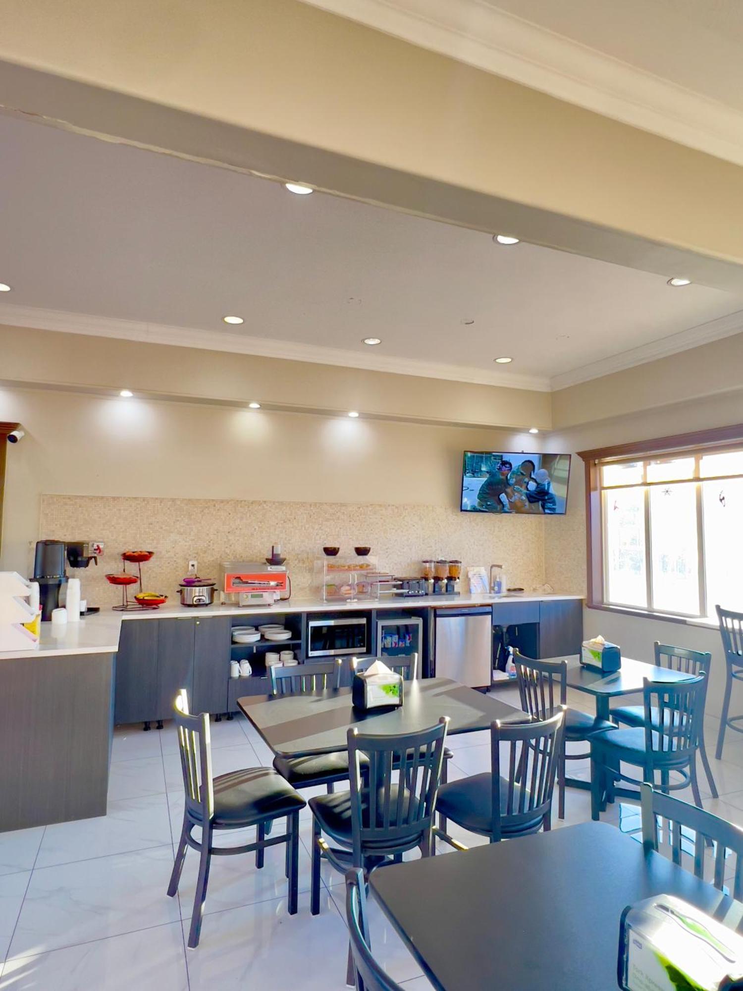 Ramada By Wyndham Hotel Quesnel Luaran gambar