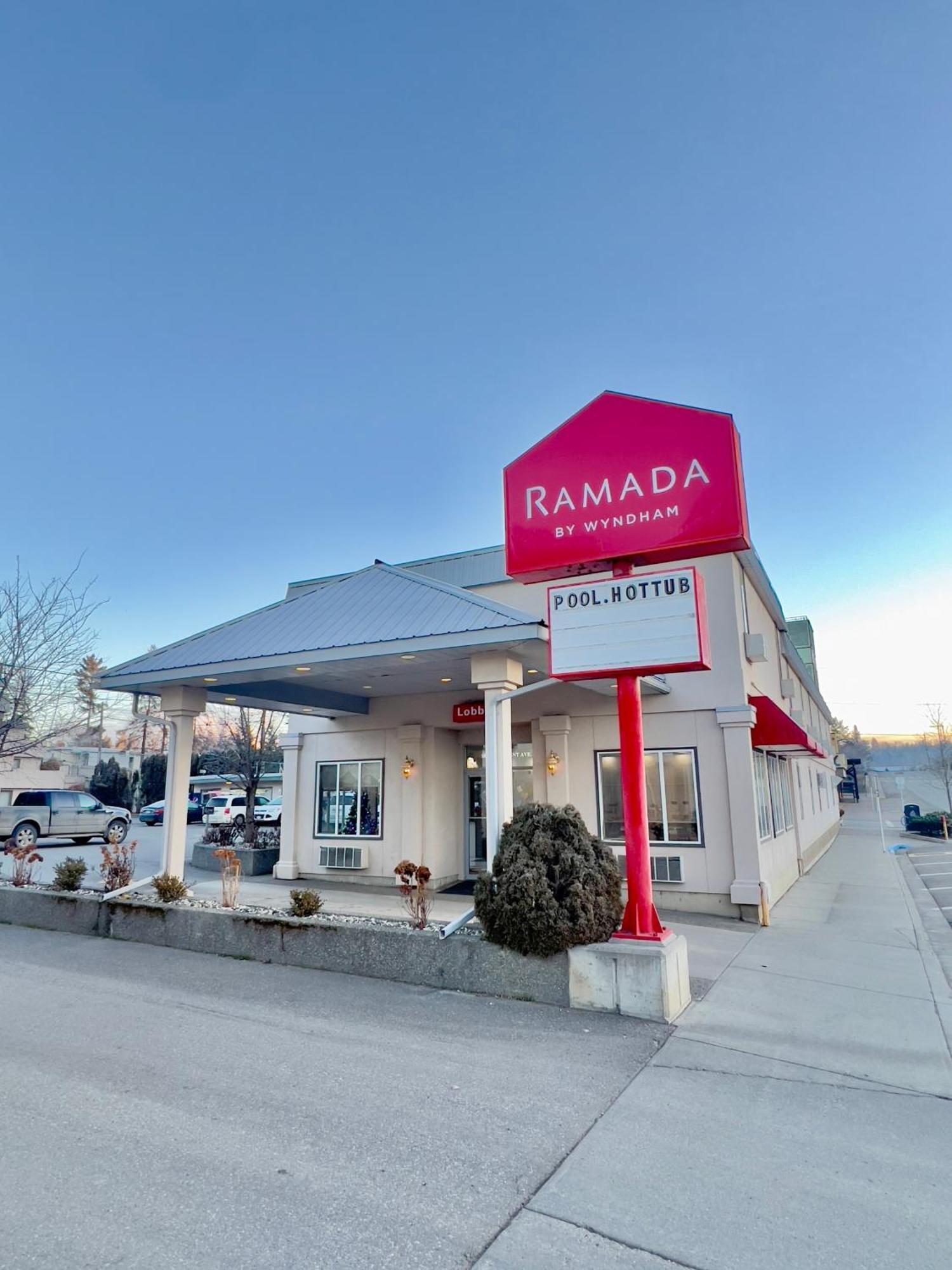 Ramada By Wyndham Hotel Quesnel Luaran gambar