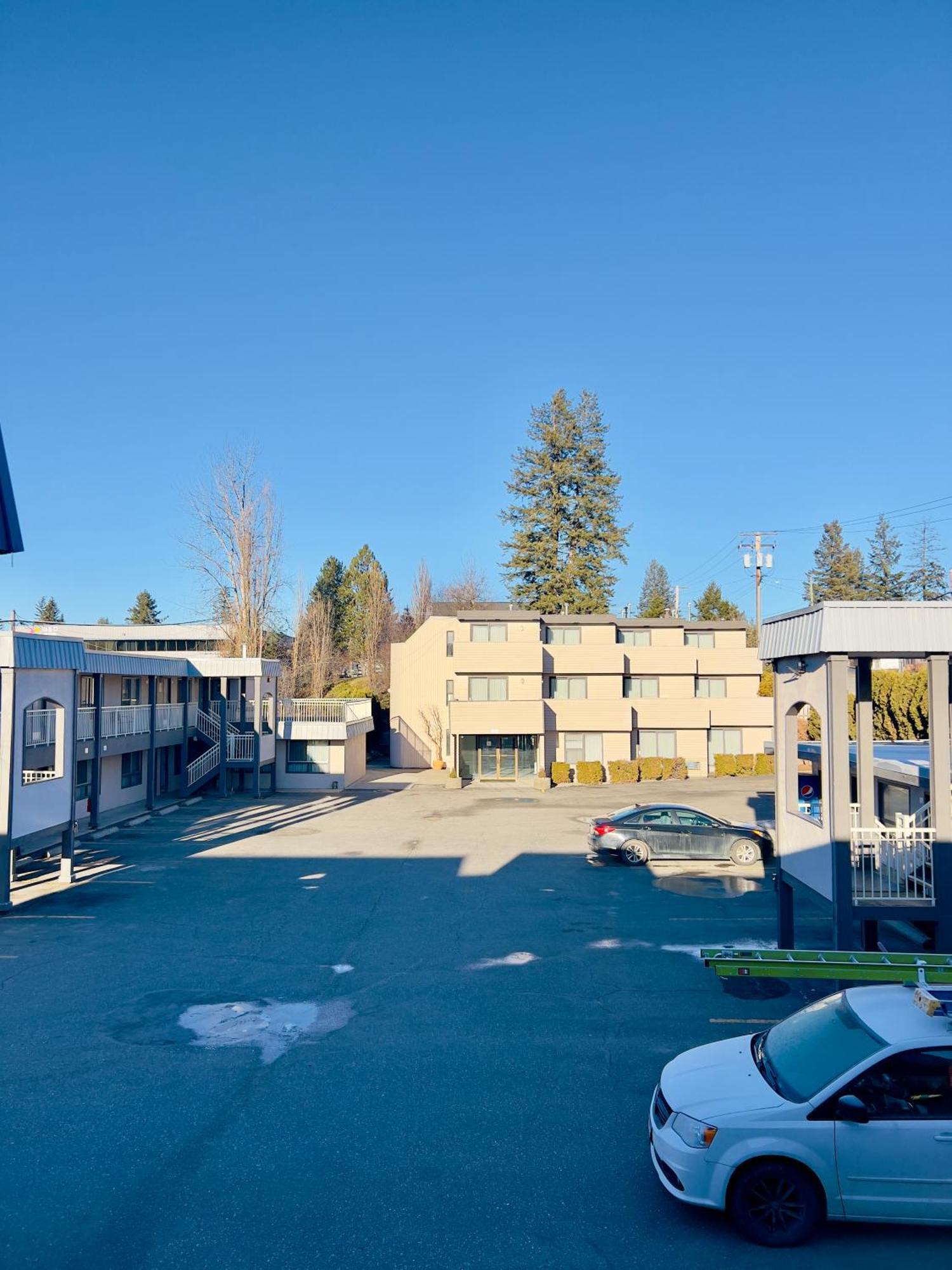 Ramada By Wyndham Hotel Quesnel Luaran gambar